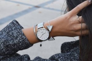 Все о женских часах: на какой руке носить, сочетание с браслетами, первые наручные часы